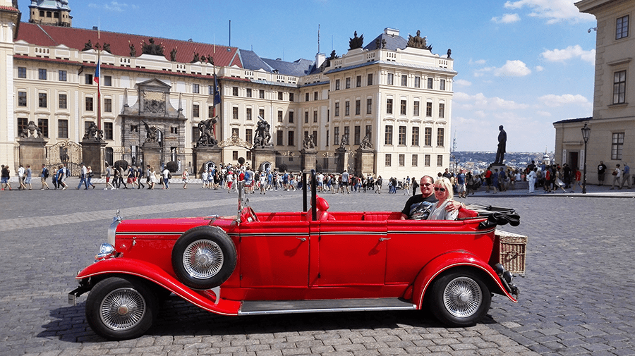 Projížďka historickým vozem, Guide Prague