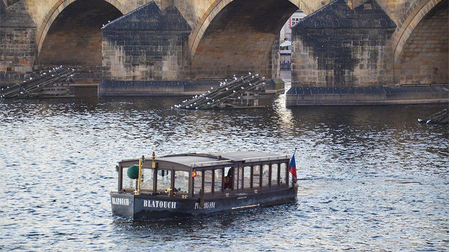 Procházka Starým Městem a plavba na loďce, Guide Prague